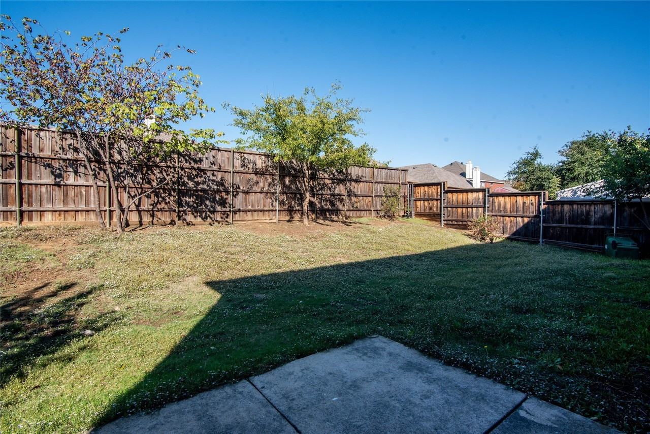1905 Peppertree Dr - Photo 2 of 24