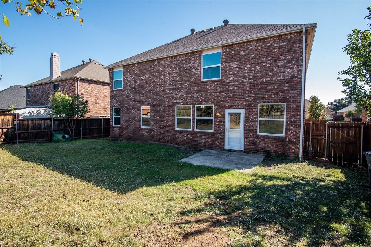 1905 Peppertree Dr - Photo 3 of 24