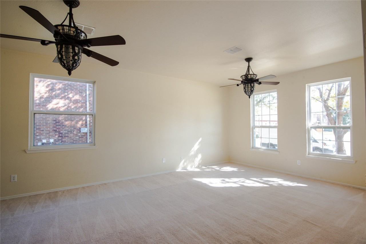 1905 Peppertree Dr - Photo 6 of 24