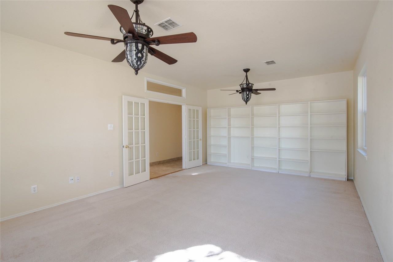 1905 Peppertree Dr - Photo 7 of 24