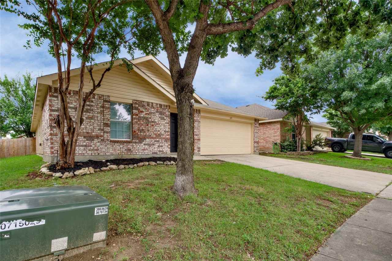 829 Santa Rosa Dr - Photo 2 of 23