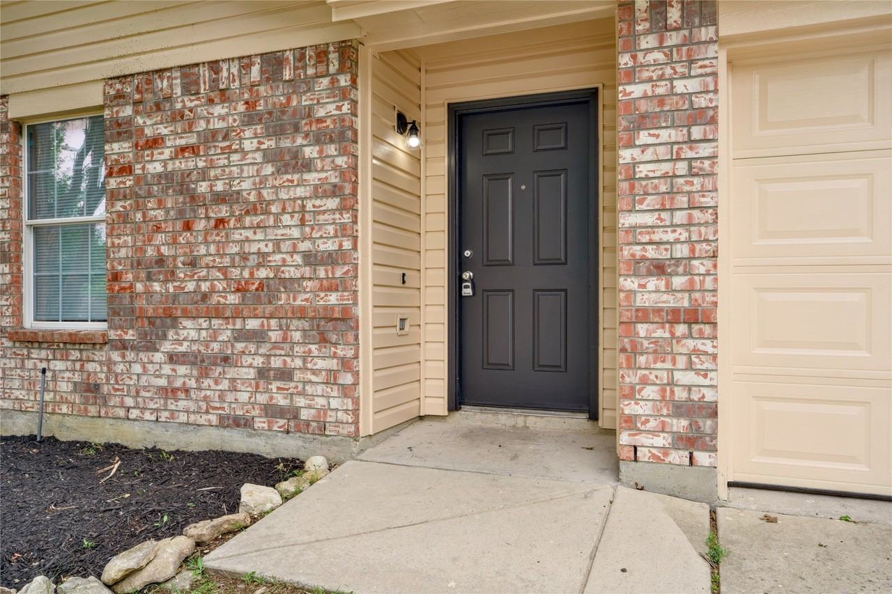 829 Santa Rosa Dr - Photo 4 of 23