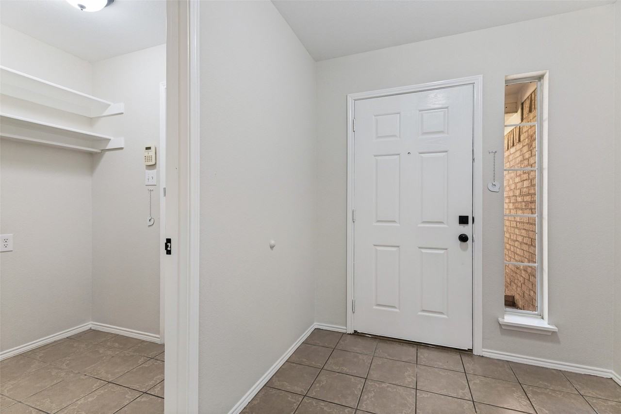 4545 Grainland Ct - Photo 4 of 25