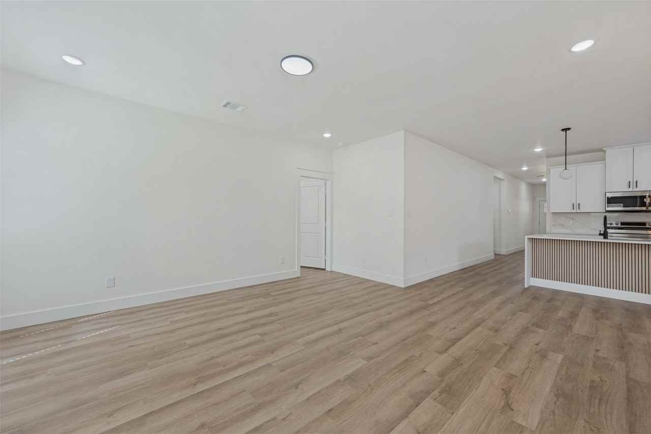 1340 Elmwood Ave - Photo 6 of 25