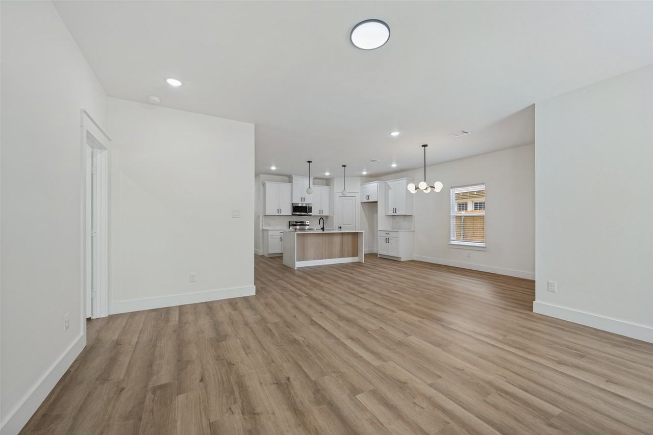 1340 Elmwood Ave - Photo 7 of 25