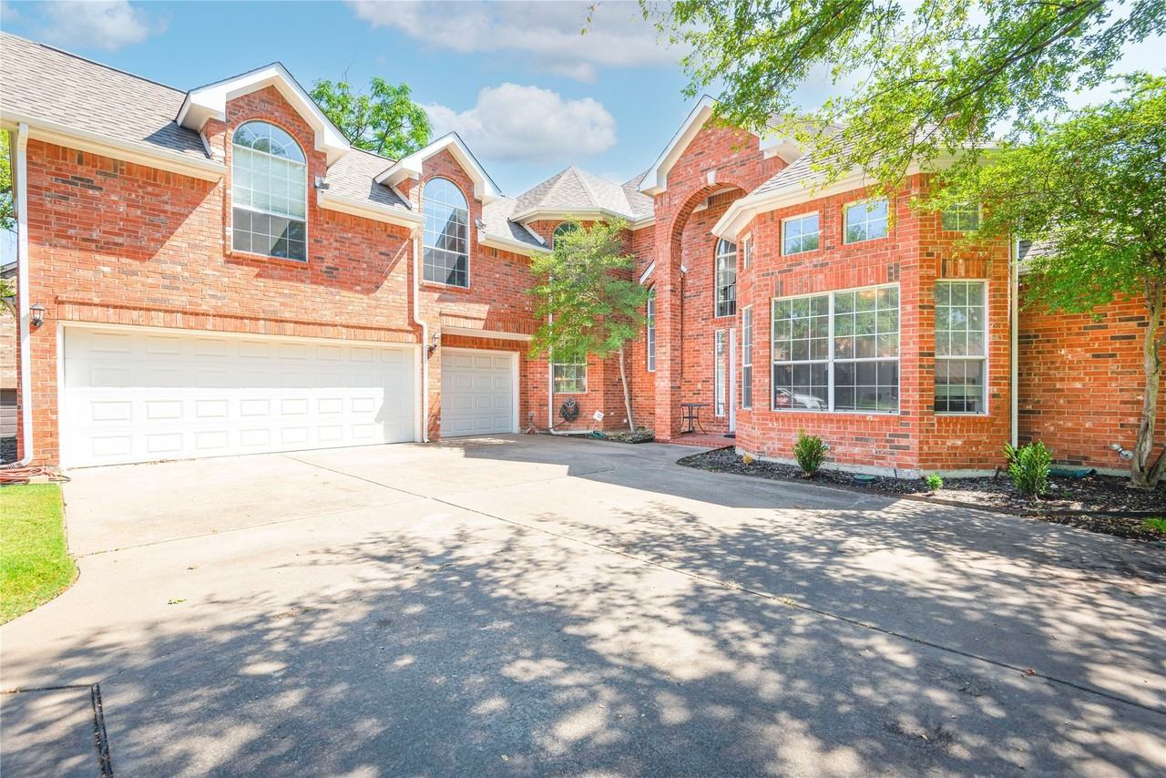 909 Hills Creek Dr - Photo 2 of 37