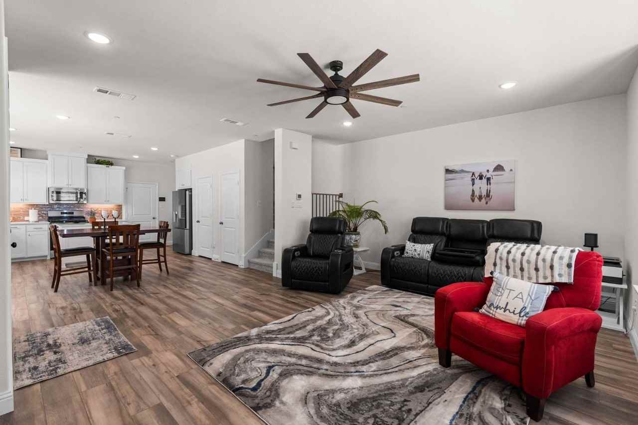 328 Parkside Dr - Photo 6 of 25