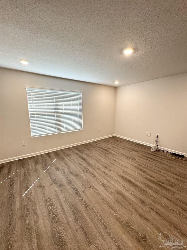 6311 Burrow Ln - Photo 5 of 17