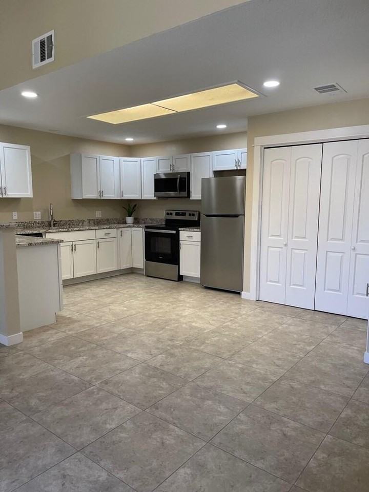 119 N Glenwood Dr #D - Photo 5 of 18
