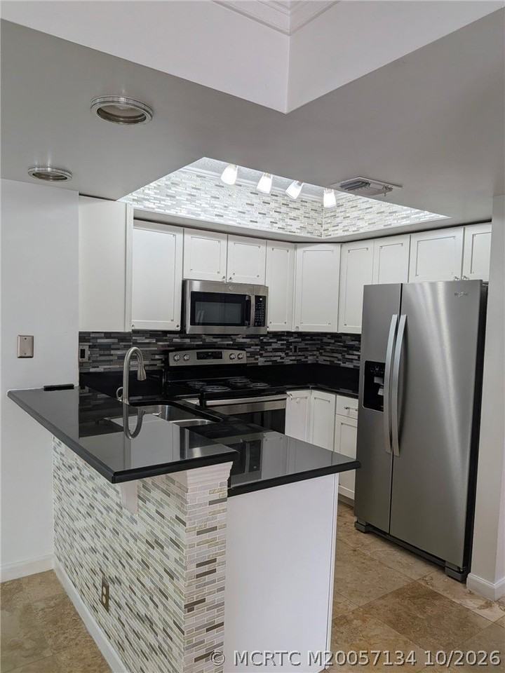 1526 Se Royal Green Cir #101 - Photo 7 of 45