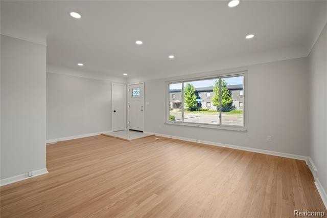 4014 Greenfield Rd - Photo 4 of 20