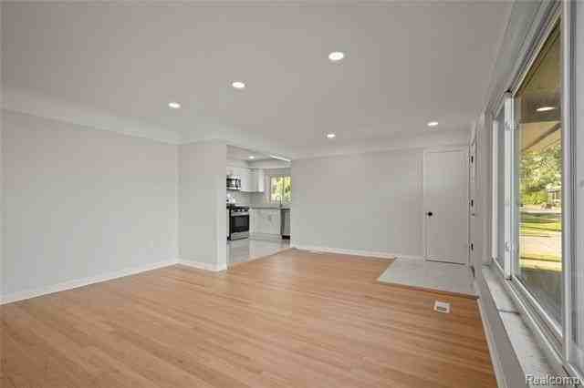 4014 Greenfield Rd - Photo 7 of 20