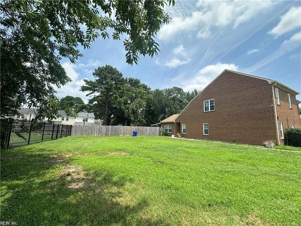 4447 Rivermill Ct - Photo 2 of 24