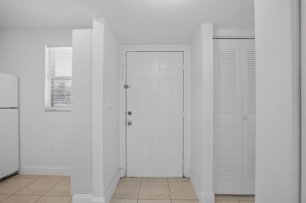 9919 Nob Hill Ct #9919 - Photo 3 of 31