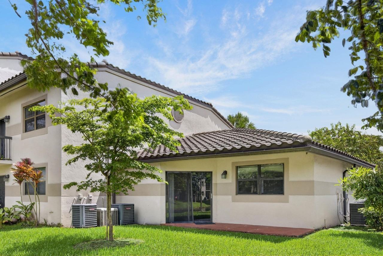 9919 Nob Hill Ct #9919 - Photo 4 of 31