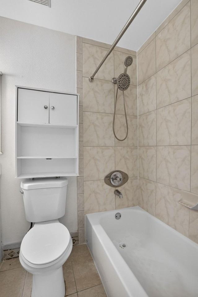 9919 Nob Hill Ct #9919 - Photo 7 of 31