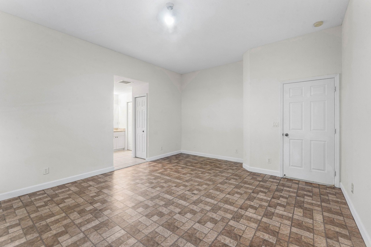 17837 32nd Ln N - Photo 7 of 47