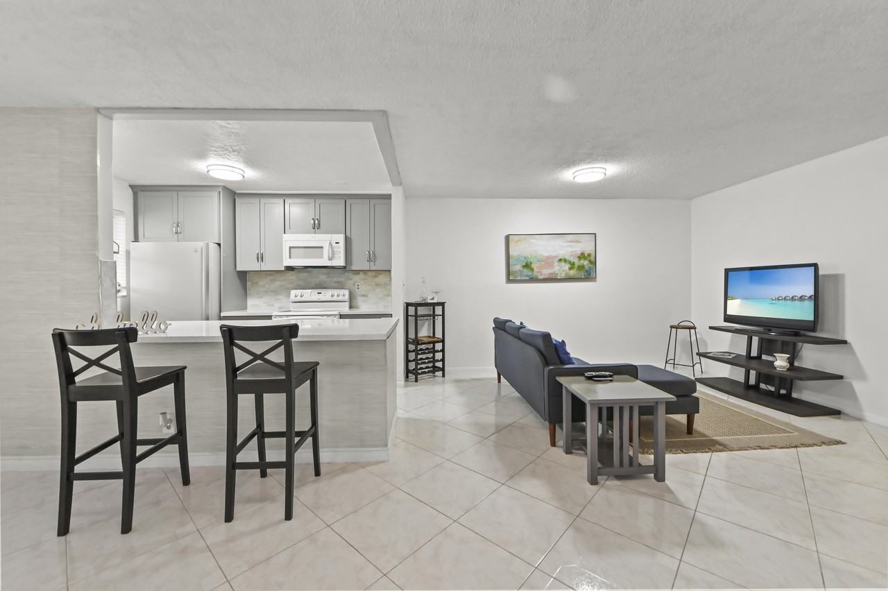 120 High Point Blvd #C - Photo 3 of 27