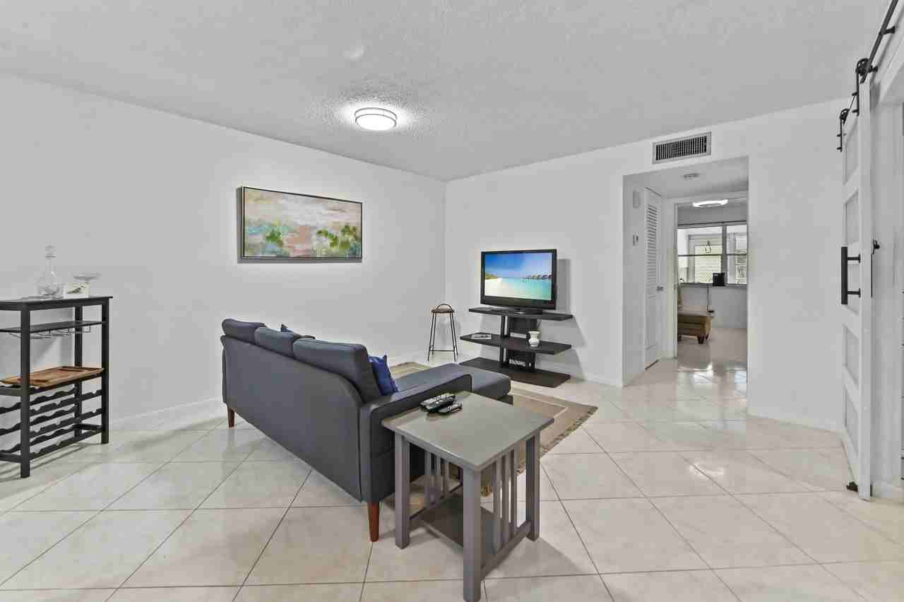 120 High Point Blvd #C - Photo 4 of 27
