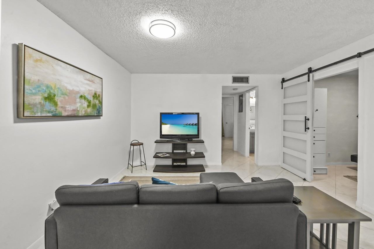 120 High Point Blvd #C - Photo 5 of 27