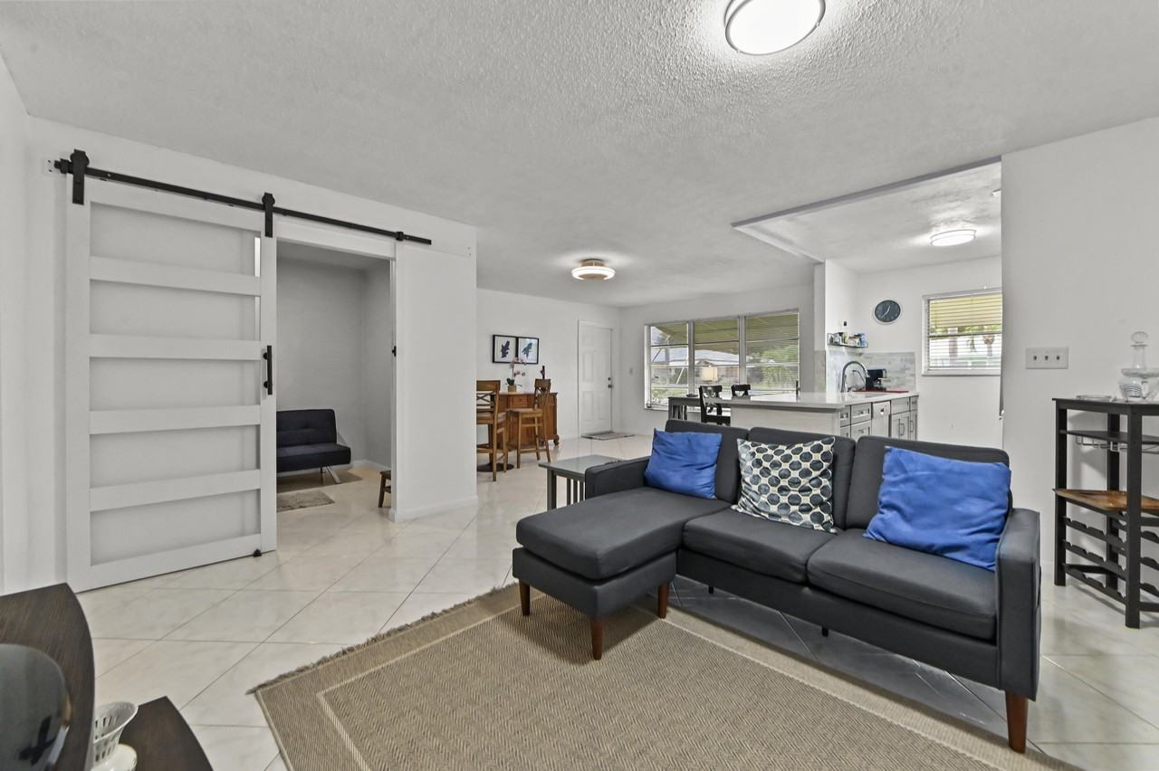 120 High Point Blvd #C - Photo 7 of 27