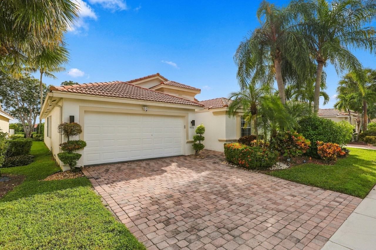 9576 Taormina St - Photo 3 of 50