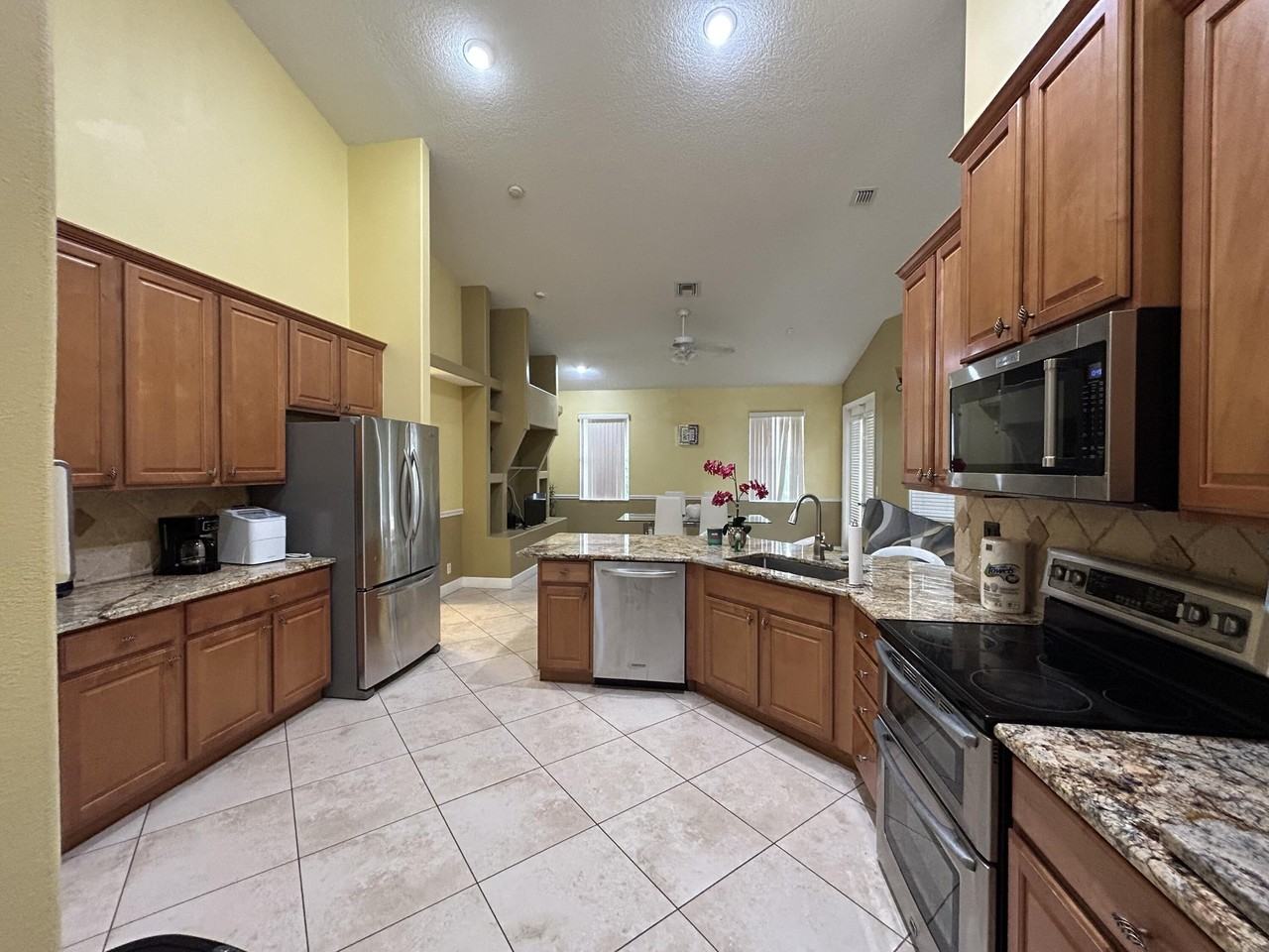 2562 Sw Mcdonald St - Photo 5 of 19