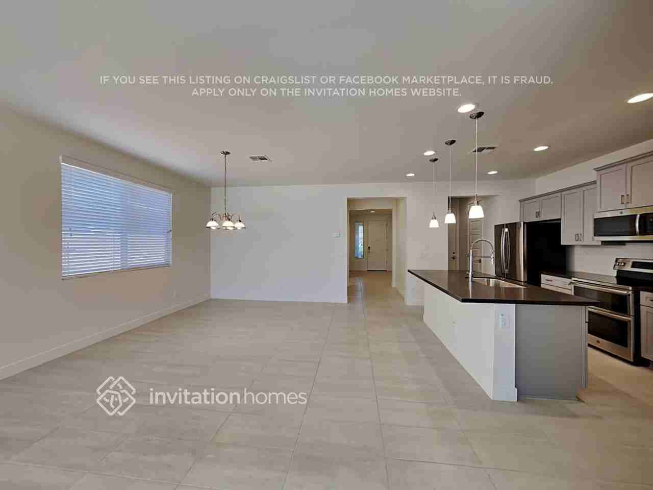 18371 W Vista Norte St - Photo 5 of 21