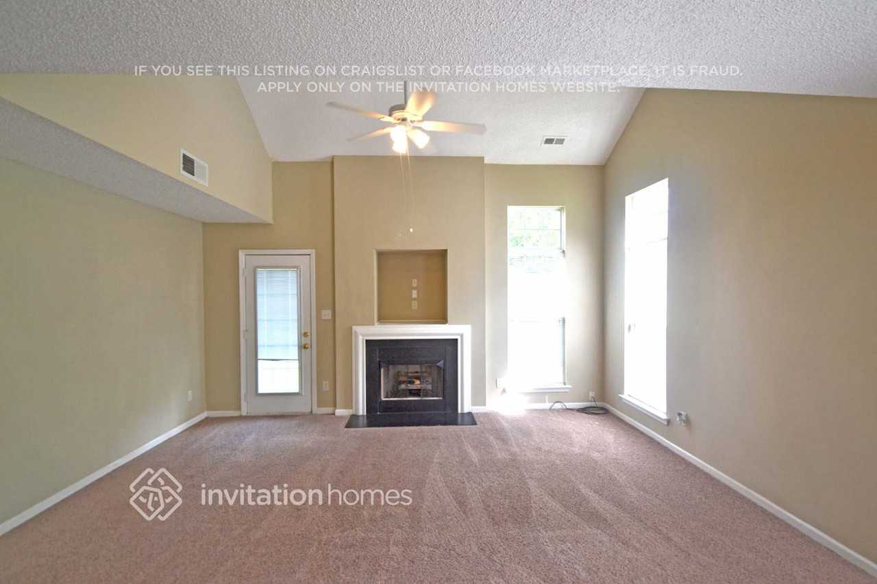 1013 Salmon River Dr - Photo 2 of 11