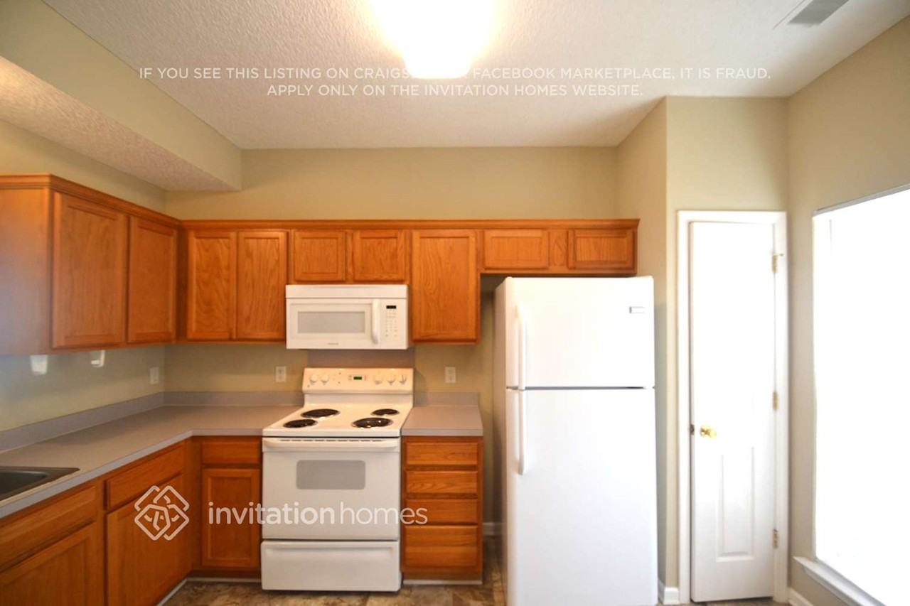 1013 Salmon River Dr - Photo 4 of 11