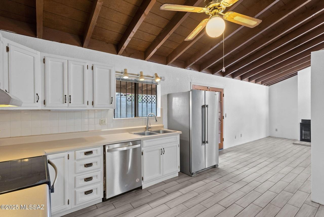3132 E Presidio Rd - Photo 4 of 19