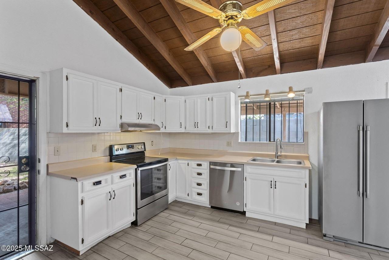 3132 E Presidio Rd - Photo 5 of 19