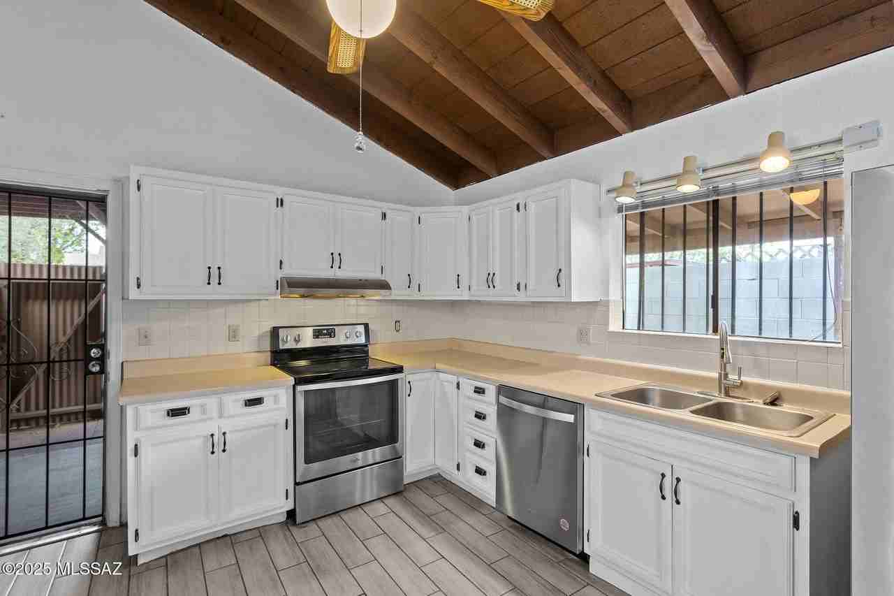 3132 E Presidio Rd - Photo 6 of 19