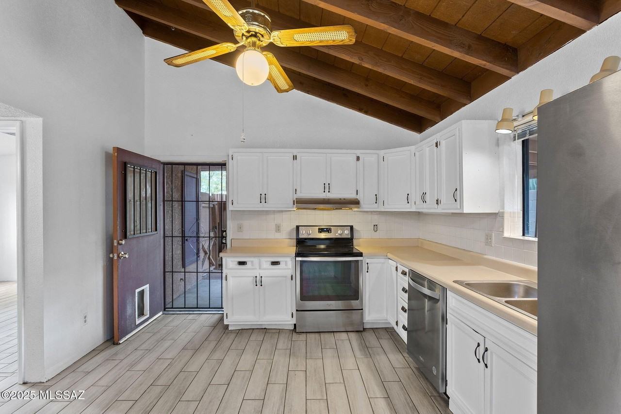 3132 E Presidio Rd - Photo 7 of 19