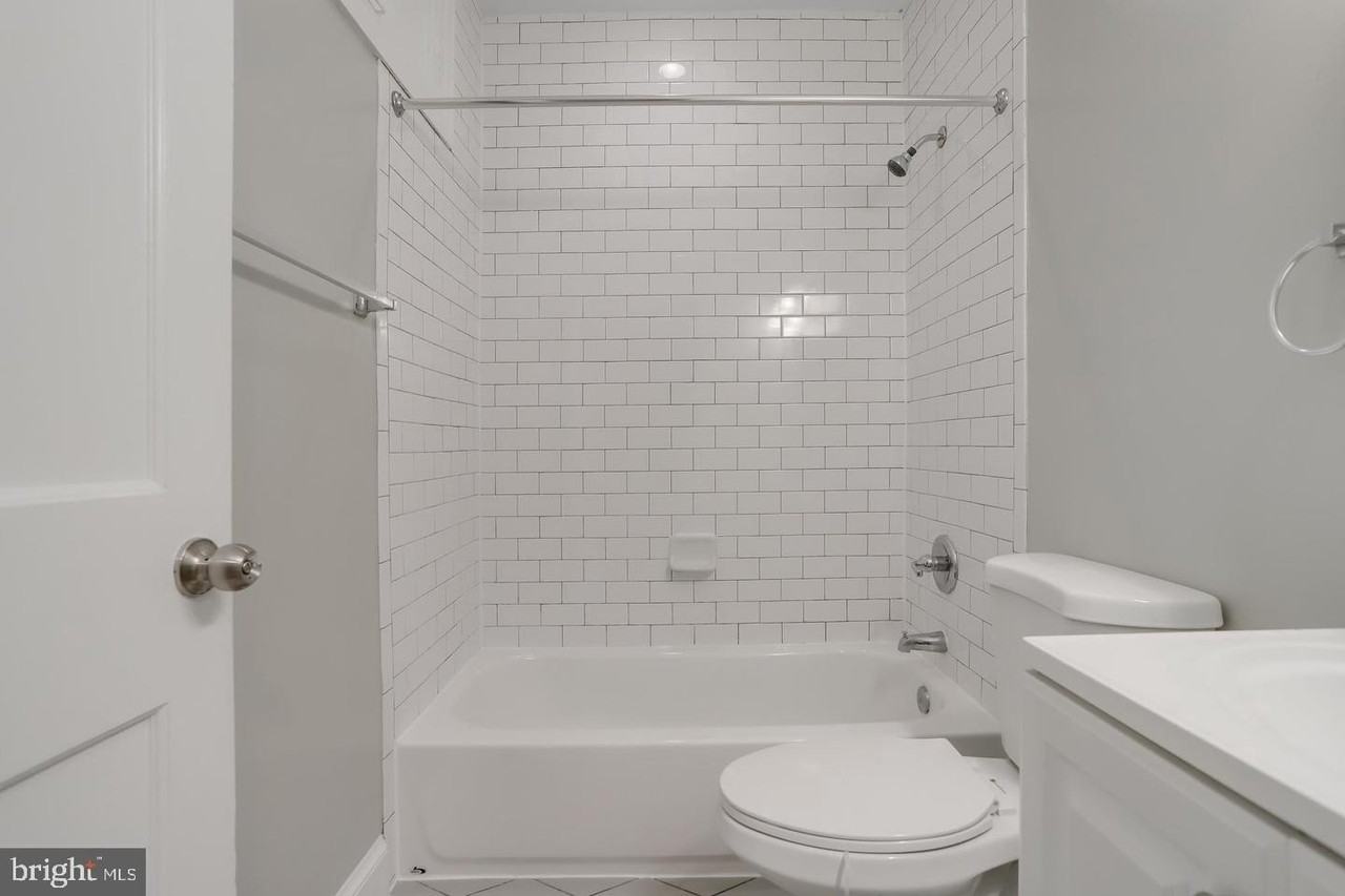 4020 8th St Ne #1 - Photo 5 of 9
