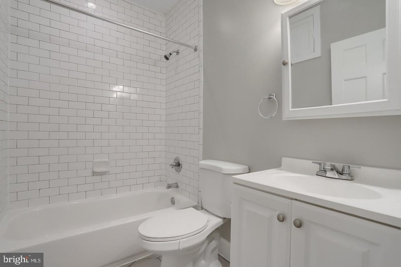 4020 8th St Ne #1 - Photo 6 of 9