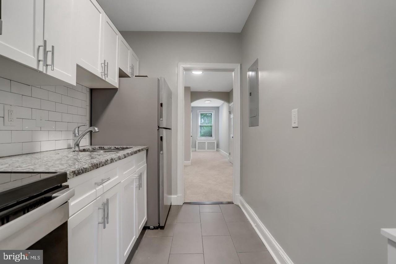 4020 8th St Ne #1 - Photo 7 of 9