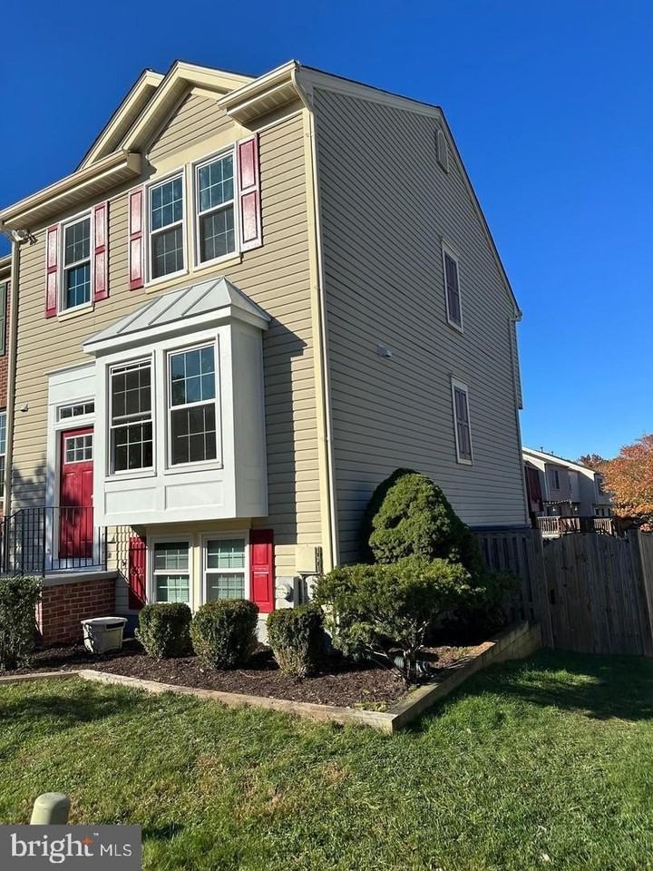 700 Dayspring Dr - Photo 2 of 17
