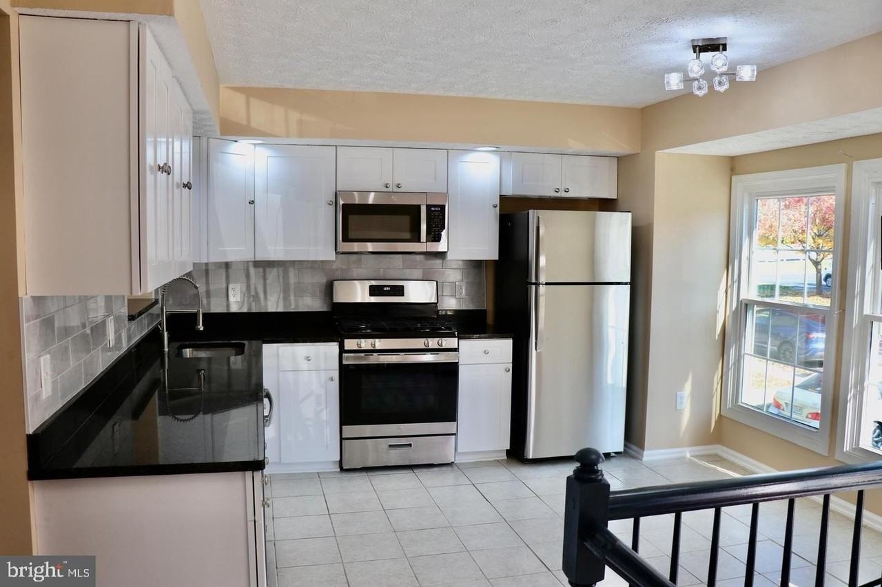 700 Dayspring Dr - Photo 3 of 17