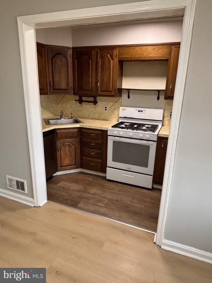 1723 Malvern St - Photo 4 of 13