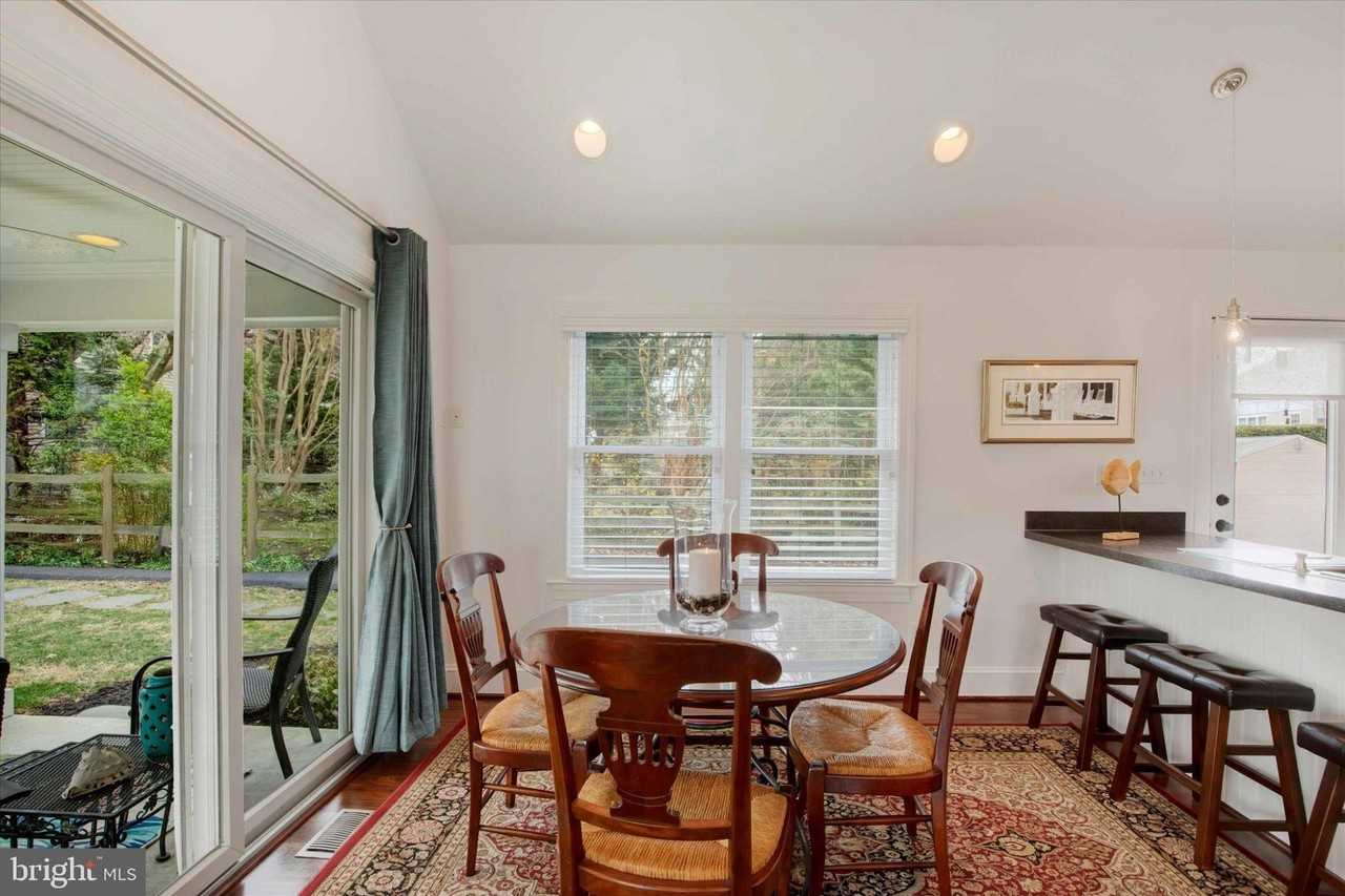 1711 Wilson Point Rd - Photo 3 of 15