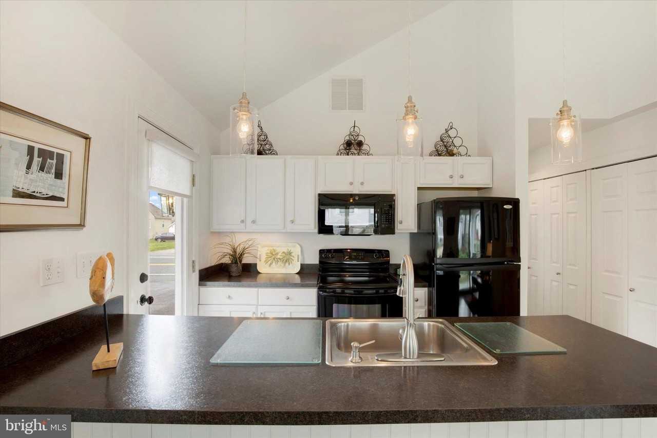 1711 Wilson Point Rd - Photo 7 of 15