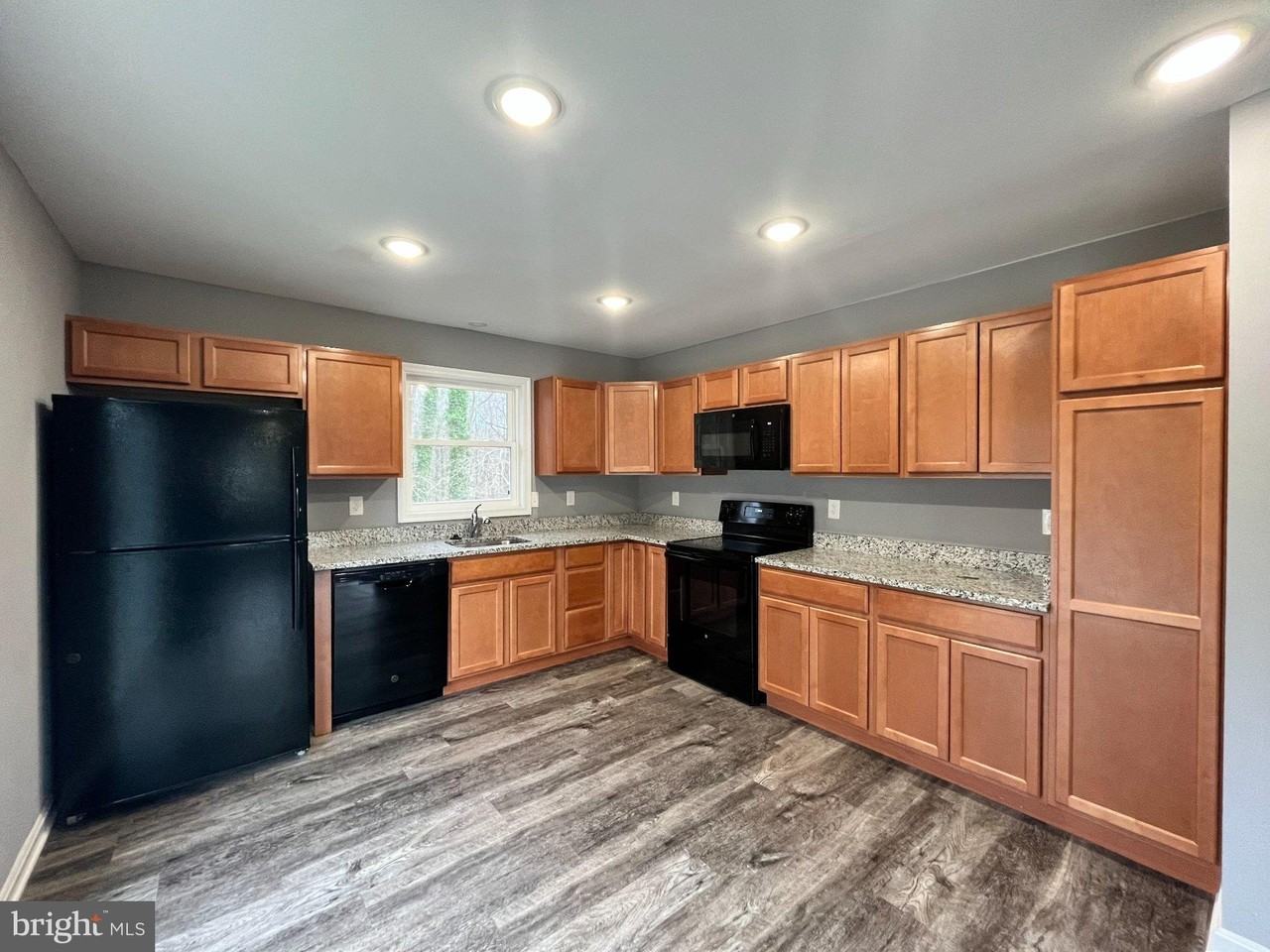 2015 Walnut Rd - Photo 2 of 20