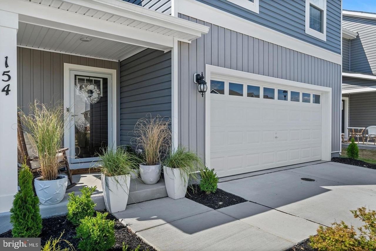 154 Charming Forest Ave - Photo 2 of 3