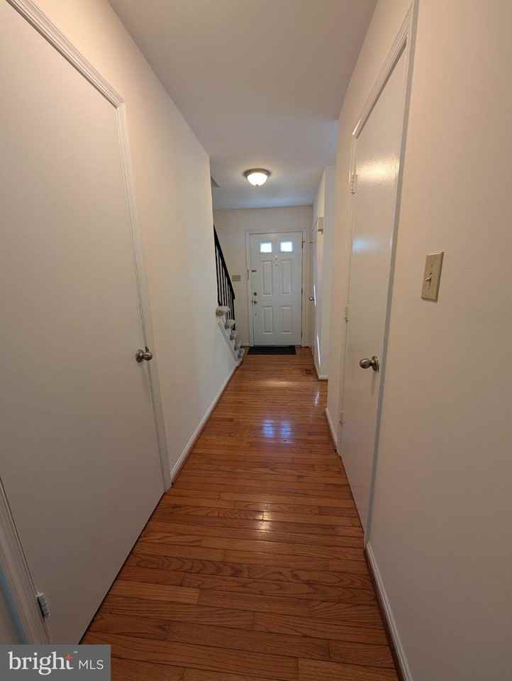 6781 Surreywood Ln - Photo 2 of 32