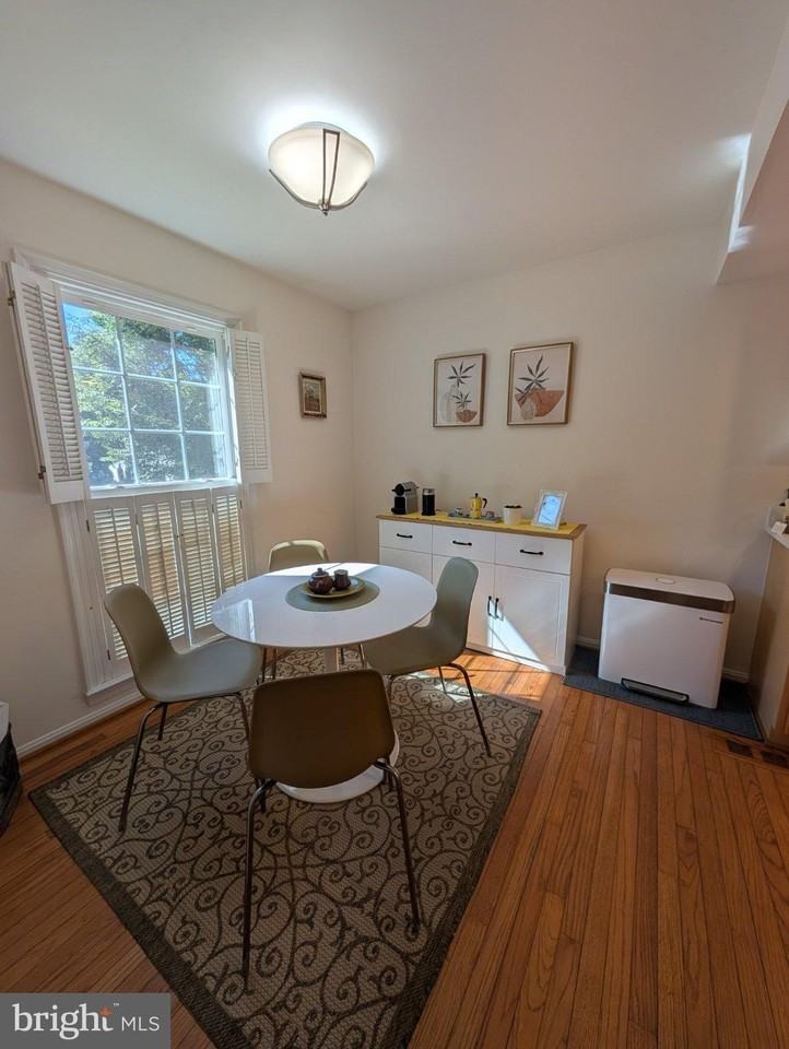 6781 Surreywood Ln - Photo 6 of 32