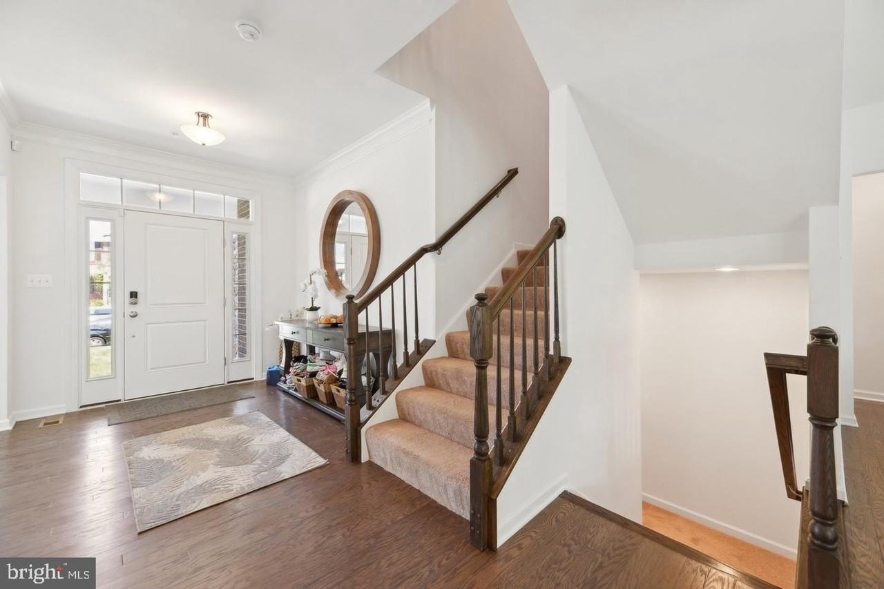 5809 Savannah Dr - Photo 2 of 32