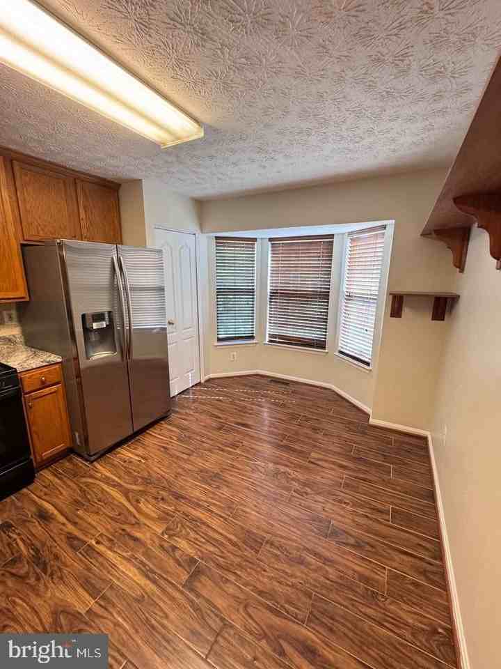 9805 Doubletree Ter - Photo 4 of 23