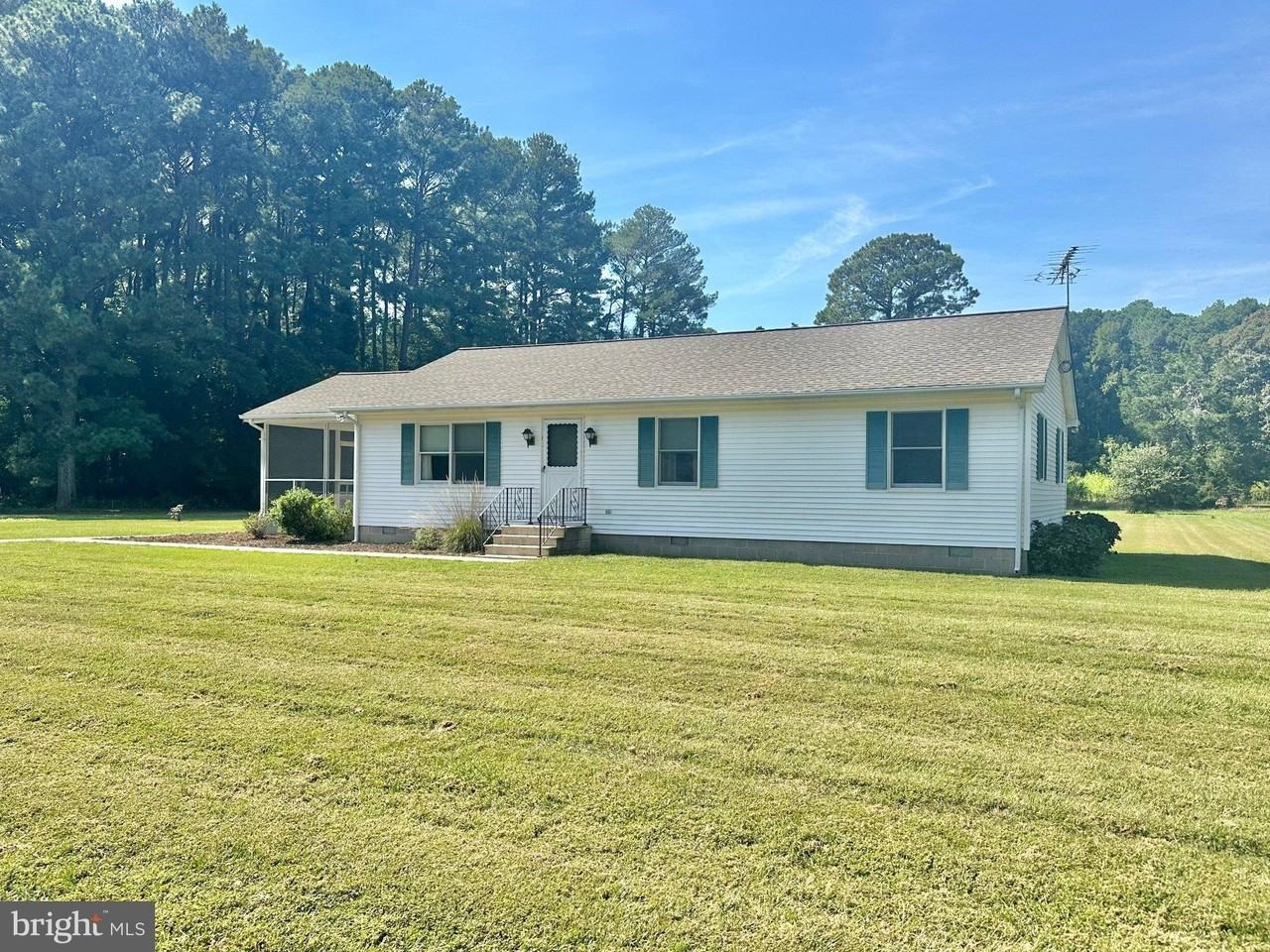 7810 Cooper Point Rd - Photo 2 of 16