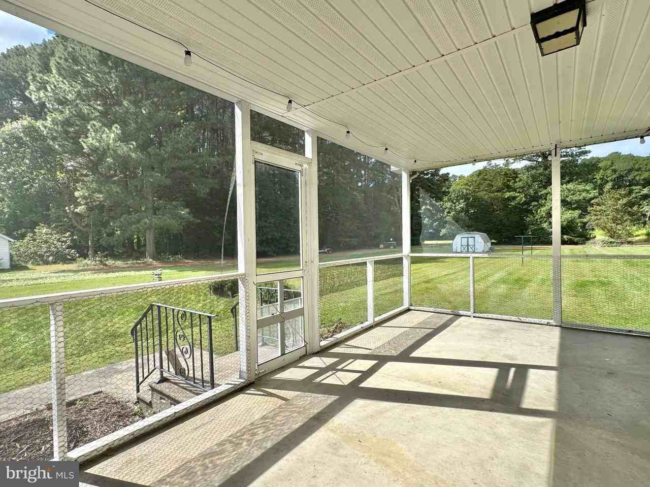 7810 Cooper Point Rd - Photo 3 of 16